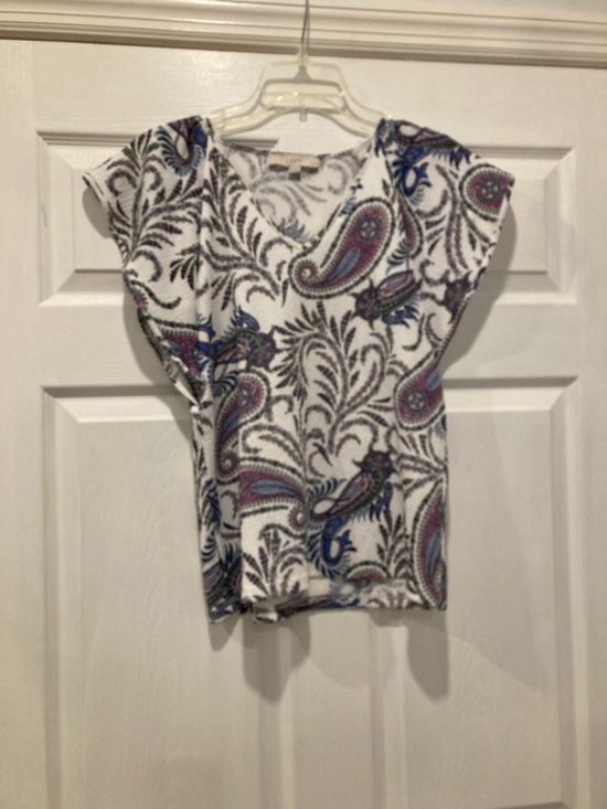 LOFT Tops - 👙Loft White Paisley Cap-Sleeve V-Neck Top with Blue and Purple Accents 👙